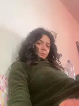 Discover our girls online shows and discover the company of countless livestreamers, with stunning shapes, sex toys and more.