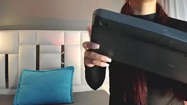 Discover our girls online shows and discover the company of countless livestreamers, with stunning shapes, sex toys and more.