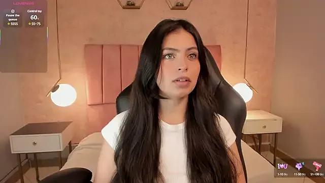 Discover our girls online shows and discover the company of countless livestreamers, with stunning shapes, sex toys and more.
