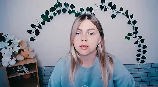 Discover our girls online shows and discover the company of countless livestreamers, with stunning shapes, sex toys and more.