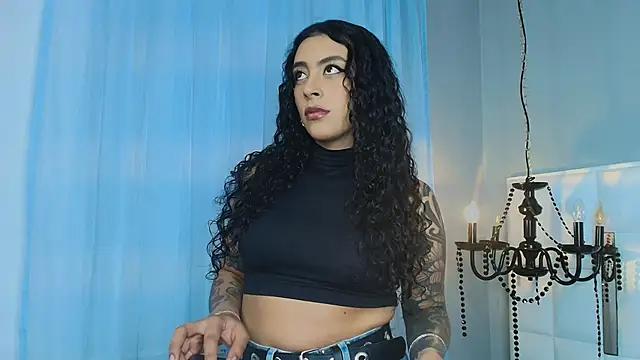 Discover our girls online shows and discover the company of countless livestreamers, with stunning shapes, sex toys and more.