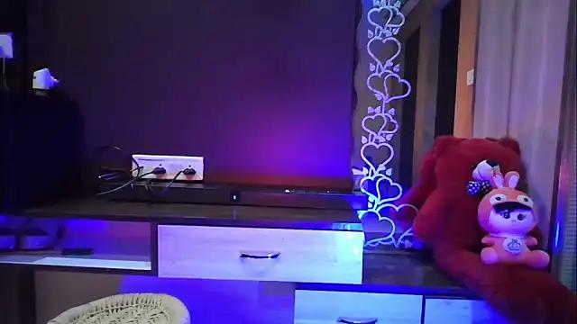 Discover our girls online shows and discover the company of countless livestreamers, with stunning shapes, sex toys and more.