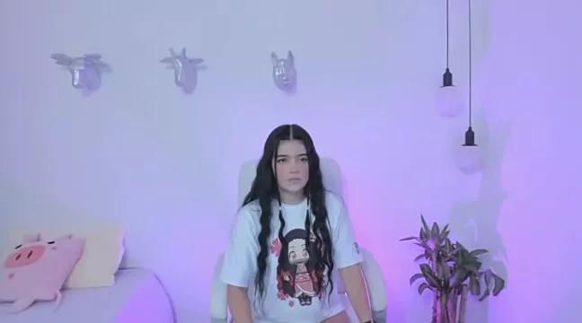 Discover our girls online shows and discover the company of countless livestreamers, with stunning shapes, sex toys and more.