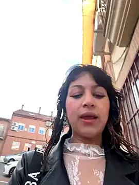 Discover our girls online shows and discover the company of countless livestreamers, with stunning shapes, sex toys and more.