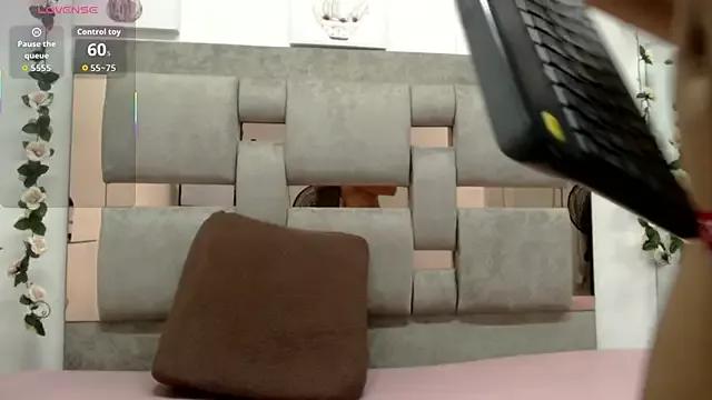 Discover our girls online shows and discover the company of countless livestreamers, with stunning shapes, sex toys and more.