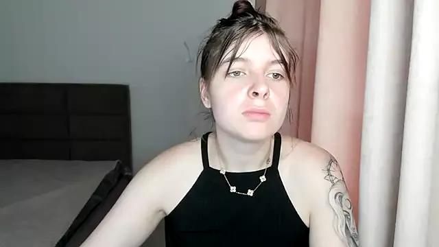Discover our girls online shows and discover the company of countless livestreamers, with stunning shapes, sex toys and more.