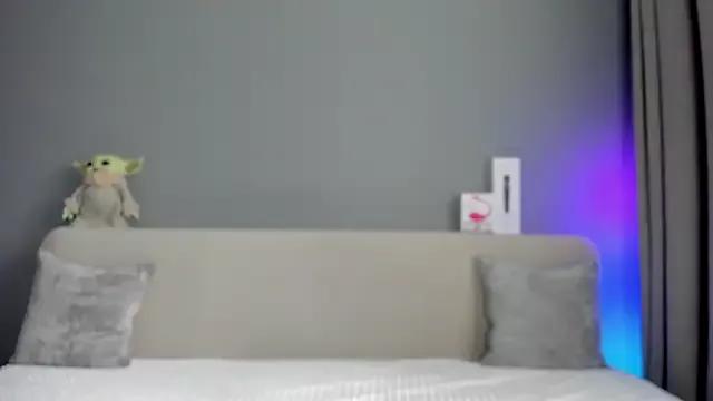 Discover our girls online shows and discover the company of countless livestreamers, with stunning shapes, sex toys and more.