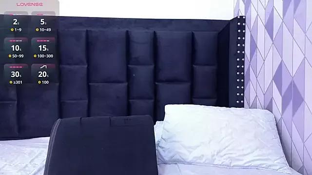 Discover our girls online shows and discover the company of countless livestreamers, with stunning shapes, sex toys and more.