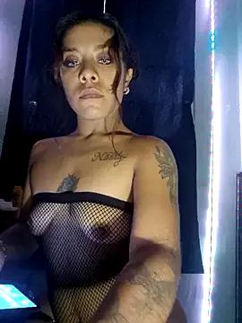 Discover our girls online shows and discover the company of countless livestreamers, with stunning shapes, sex toys and more.