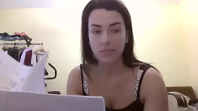 Discover our girls online shows and discover the company of countless livestreamers, with stunning shapes, sex toys and more.