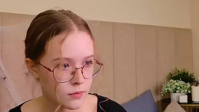 MandyMils from StripChat is Freechat