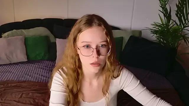 Discover our girls online shows and discover the company of countless livestreamers, with stunning shapes, sex toys and more.