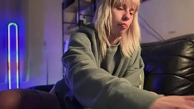 Mannarie_Madsinn from StripChat