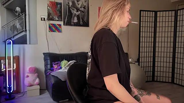 Mannarie_Madsinn from StripChat