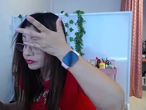 Discover our girls online shows and discover the company of countless livestreamers, with stunning shapes, sex toys and more.