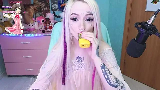Discover our girls online shows and discover the company of countless livestreamers, with stunning shapes, sex toys and more.