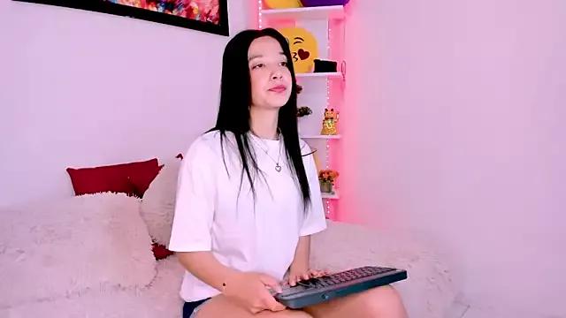 Discover our girls online shows and discover the company of countless livestreamers, with stunning shapes, sex toys and more.