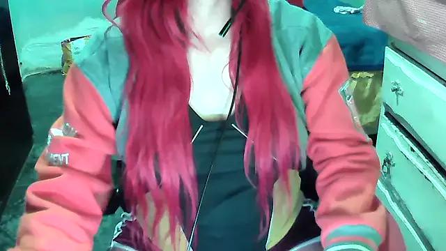 Discover our girls online shows and discover the company of countless livestreamers, with stunning shapes, sex toys and more.
