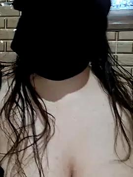 Discover our girls online shows and discover the company of countless livestreamers, with stunning shapes, sex toys and more.