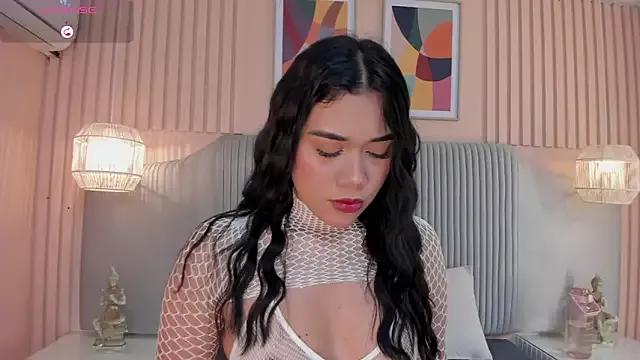 Discover our girls online shows and discover the company of countless livestreamers, with stunning shapes, sex toys and more.