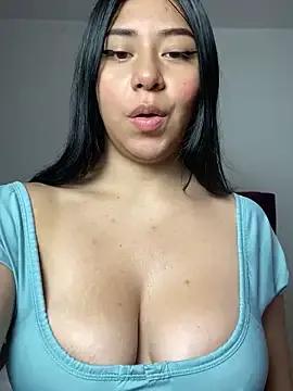 Discover our girls online shows and discover the company of countless livestreamers, with stunning shapes, sex toys and more.