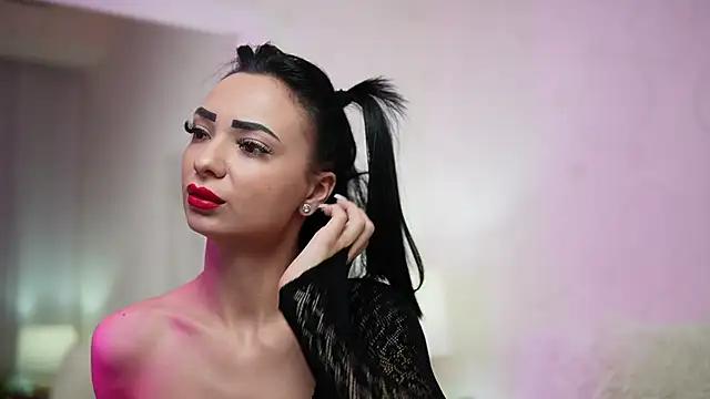 Discover our girls online shows and discover the company of countless livestreamers, with stunning shapes, sex toys and more.