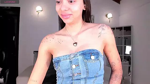 MaraRicci from StripChat is Freechat