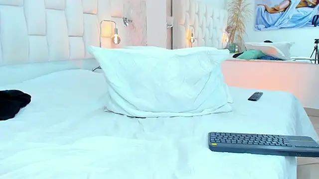 Discover our girls online shows and discover the company of countless livestreamers, with stunning shapes, sex toys and more.