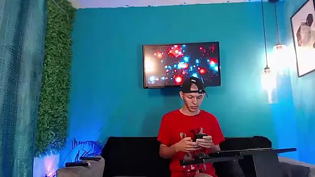 Marcus_and_Tony from StripChat is Freechat