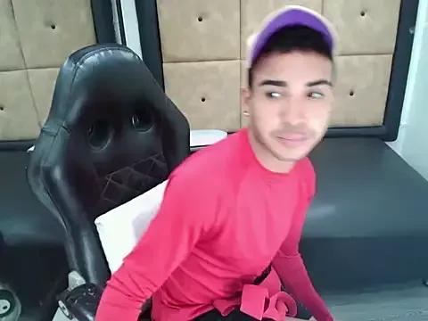 Discover our girls online shows and discover the company of countless livestreamers, with stunning shapes, sex toys and more.