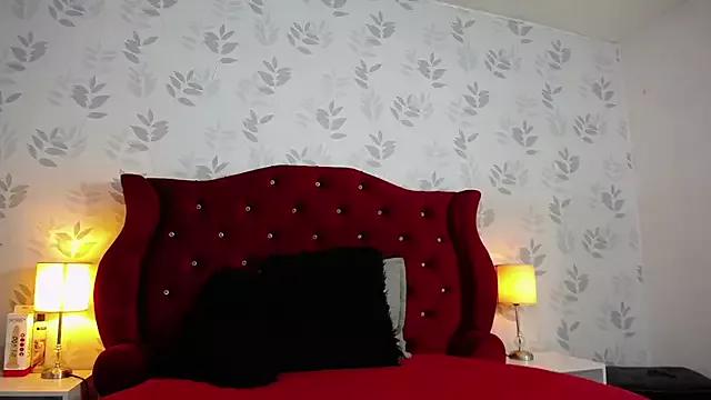 Discover our girls online shows and discover the company of countless livestreamers, with stunning shapes, sex toys and more.