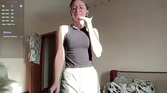 MargarettNewbie webcams show profile image 