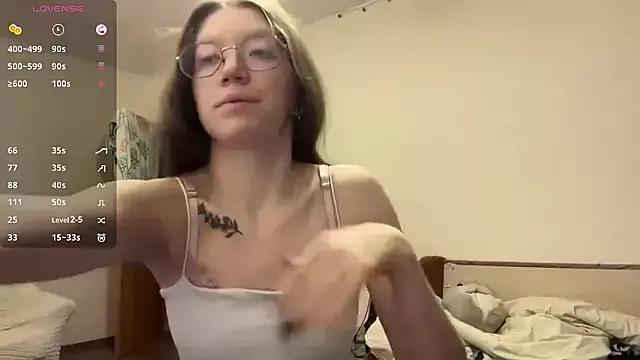 MargarettNewbie from StripChat is Freechat