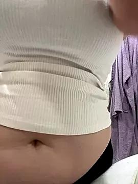 Discover our girls online shows and discover the company of countless livestreamers, with stunning shapes, sex toys and more.