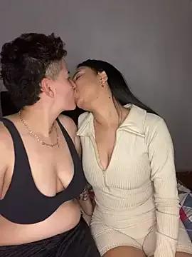 Discover our girls online shows and discover the company of countless livestreamers, with stunning shapes, sex toys and more.