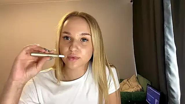 Discover our girls online shows and discover the company of countless livestreamers, with stunning shapes, sex toys and more.