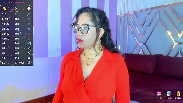 Discover our girls online shows and discover the company of countless livestreamers, with stunning shapes, sex toys and more.