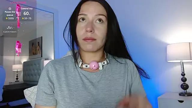 Discover our girls online shows and discover the company of countless livestreamers, with stunning shapes, sex toys and more.