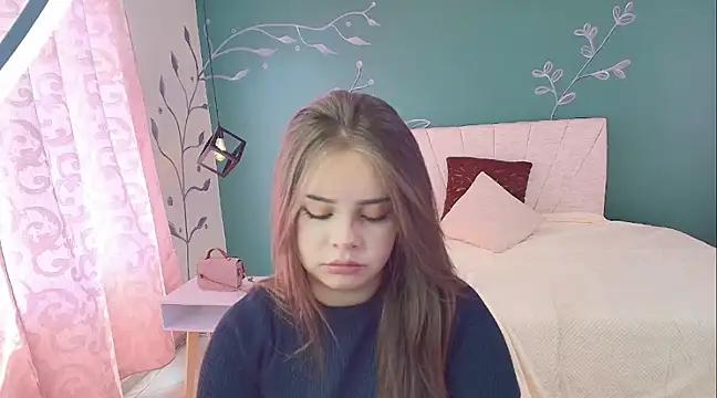 Discover our girls online shows and discover the company of countless livestreamers, with stunning shapes, sex toys and more.