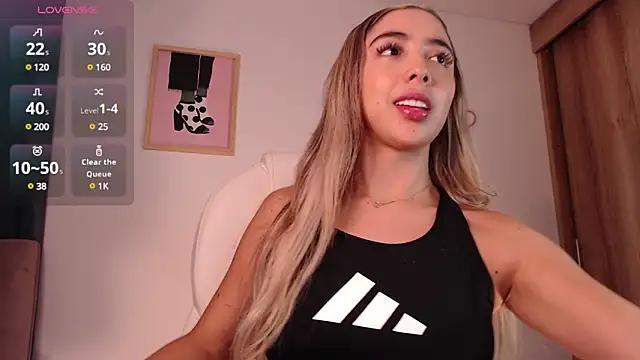 Discover our girls online shows and discover the company of countless livestreamers, with stunning shapes, sex toys and more.