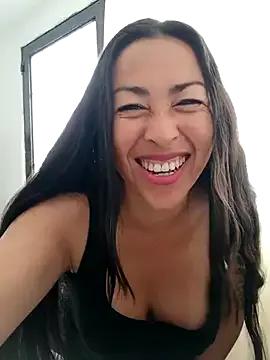 Discover our girls online shows and discover the company of countless livestreamers, with stunning shapes, sex toys and more.