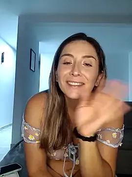 Discover our girls online shows and discover the company of countless livestreamers, with stunning shapes, sex toys and more.