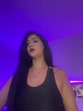 Discover our girls online shows and discover the company of countless livestreamers, with stunning shapes, sex toys and more.