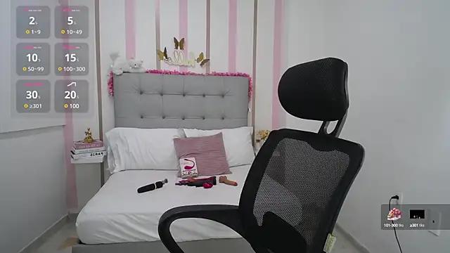 Discover our girls online shows and discover the company of countless livestreamers, with stunning shapes, sex toys and more.