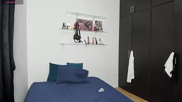 Discover our girls online shows and discover the company of countless livestreamers, with stunning shapes, sex toys and more.