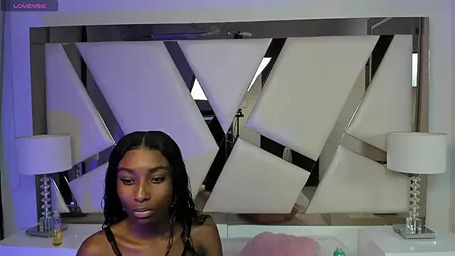 Discover our girls online shows and discover the company of countless livestreamers, with stunning shapes, sex toys and more.