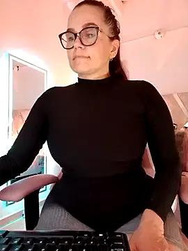 MariaPau_83 from StripChat is Freechat