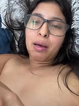 Discover our girls online shows and discover the company of countless livestreamers, with stunning shapes, sex toys and more.