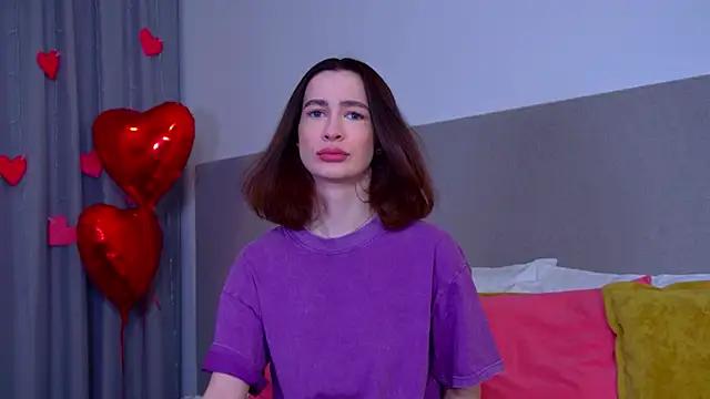 Discover our girls online shows and discover the company of countless livestreamers, with stunning shapes, sex toys and more.
