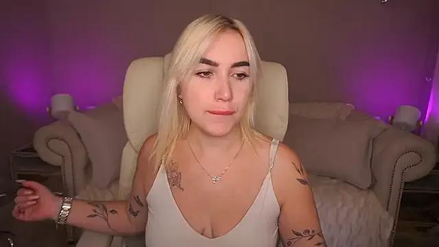 MariellaVi from StripChat is Freechat